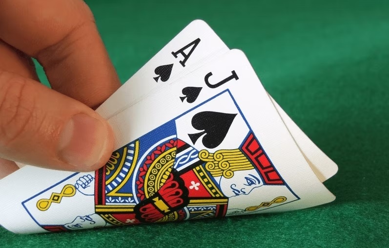Playing Online Blackjack With an active Dealer