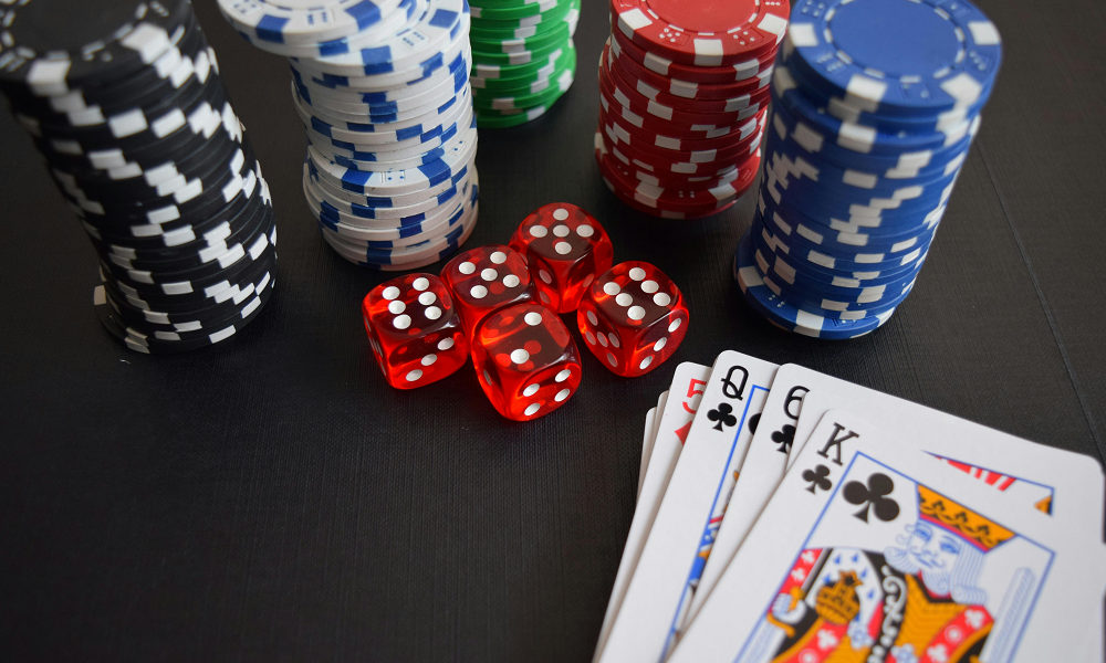 How to Stay Safe While Playing at Online Casinos