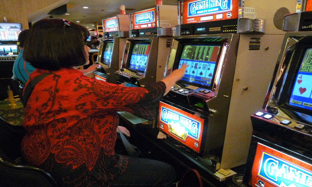 How a Football Betting Site Builds Trust Among Users
